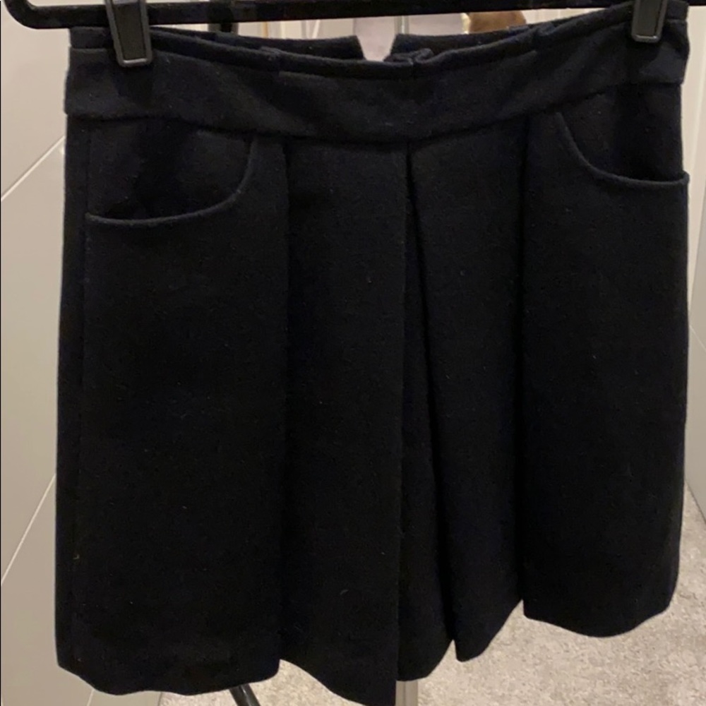 Vera Wang black wool short skirt